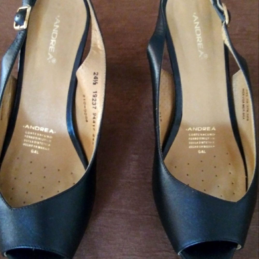 Womens heals black brand Andrea size 7.5